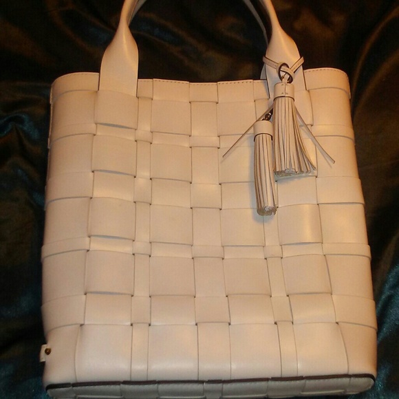 Michael Kors Vivian Large Tote - Picture 6 of 8